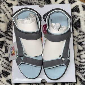 Muk Luks Flexi Woodstock Sandals in Pearl Grey Size 9 Textured Cushioned
